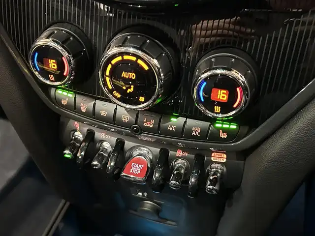 ＭＩＮＩ ミニ クロスオーバー クーパー SD オール4 道央・札幌 2019(令1)年 4万km ミッドナイト・ブラック・メタリック 電動パノラマガラスサンルーフ/MINI Yoursパッケージ/　・19インチアロイホイールMINIYoursマスターピース/　・MINIYoursスポーツレザーステアリング/　・電動フロントシート/　・レザーチェスターカーボンブラック/　・MINIYoursインテリアピアノブラック/ペッパーパッケージ/　・リアビューカメラ/　・PDC/　・ETC/　・MINIエキサイトメントパッケージ/　・オートマチックテールゲート/社外フルセグTV/ACC/シートヒーター/LEDヘッドライト