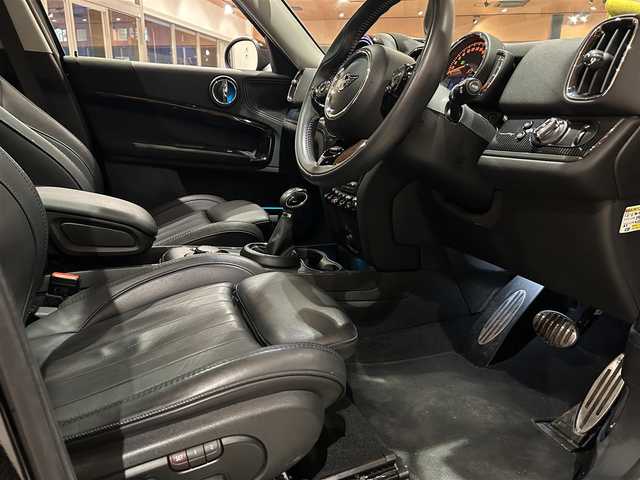 ＭＩＮＩ ミニ クロスオーバー クーパー SD オール4 道央・札幌 2019(令1)年 4万km ミッドナイト・ブラック・メタリック 電動パノラマガラスサンルーフ/MINI Yoursパッケージ/　・19インチアロイホイールMINIYoursマスターピース/　・MINIYoursスポーツレザーステアリング/　・電動フロントシート/　・レザーチェスターカーボンブラック/　・MINIYoursインテリアピアノブラック/ペッパーパッケージ/　・リアビューカメラ/　・PDC/　・ETC/　・MINIエキサイトメントパッケージ/　・オートマチックテールゲート/社外フルセグTV/ACC/シートヒーター/LEDヘッドライト