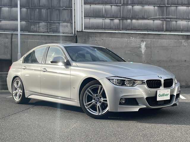 ＢＭＷ ３３０ｅ Mスポーツ アイパフォーマンス 愛知県 2018(平30)年 3.5万km グレイシャーシルバー 純正ナビ/リアビューカメラ/アクティブクルーズコントロール/パークディスタンスコントロール/レーンディパーチャーウォーニング/運転席メモリ機能付き/前席パワーシート/前席シートヒーター/パドルシフト/パークトロニック/ダイナミックスタビリティコントロール/LEDヘッドライト/ビルトインETC/オートライト/フォグライト/スマートキー/プッシュスタート/ISOFIX/追突警告/充電ケーブル有/純正フロアマット/保証書/取扱説明書/スペアキー