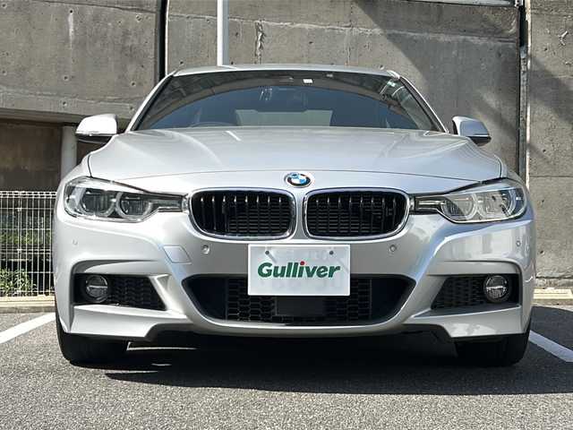 ＢＭＷ ３３０ｅ Mスポーツ アイパフォーマンス 愛知県 2018(平30)年 3.5万km グレイシャーシルバー 純正ナビ/リアビューカメラ/アクティブクルーズコントロール/パークディスタンスコントロール/レーンディパーチャーウォーニング/運転席メモリ機能付き/前席パワーシート/前席シートヒーター/パドルシフト/パークトロニック/ダイナミックスタビリティコントロール/LEDヘッドライト/ビルトインETC/オートライト/フォグライト/スマートキー/プッシュスタート/ISOFIX/追突警告/充電ケーブル有/純正フロアマット/保証書/取扱説明書/スペアキー