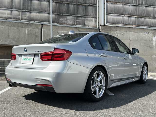 ＢＭＷ ３３０ｅ Mスポーツ アイパフォーマンス 愛知県 2018(平30)年 3.5万km グレイシャーシルバー 純正ナビ/リアビューカメラ/アクティブクルーズコントロール/パークディスタンスコントロール/レーンディパーチャーウォーニング/運転席メモリ機能付き/前席パワーシート/前席シートヒーター/パドルシフト/パークトロニック/ダイナミックスタビリティコントロール/LEDヘッドライト/ビルトインETC/オートライト/フォグライト/スマートキー/プッシュスタート/ISOFIX/追突警告/充電ケーブル有/純正フロアマット/保証書/取扱説明書/スペアキー