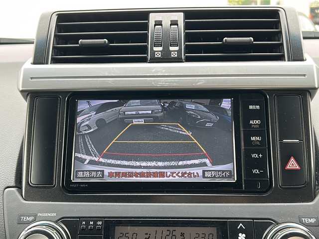 トヨタ ランドクルーザー プラド TX 千葉県 2016(平28)年 8.6万km ホワイトパールクリスタルシャイン 1オーナー M/Tタイヤ LT265/70R17 外17インチAW 前後センサー サイドステップ ナビNSZT-W64 バックカメラ ETC ドラレコ 革調シートカバー ディーゼル ターボ 4WD