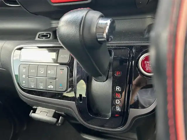 ホンダ Ｎ ＢＯＸ 2トーン カスタム G ターボLパッケージ 宮城県 2016(平28)年 8万km プレミアムホワイトパールⅡ あんしんパッケージ/●シティブレーキアクティブシステム/●前席用i-サイドエアバッグ＋サイドカーテンエアバッグ/リア右側パワースライドドア/リアシートスライド＋シートバックテーブル/ディスチャージヘッドライト(オートライトコントロール機構付)/オートリトラミラー/＝＝＝/ワンオーナー/純正ナビ/・ワンセグ/Bluetooth/CD/AM/FM/バックカメラ/ビルドインETC/クルーズコントロール/両側電動スライドドア/オートライト/LEDフォグランプ/LED室内灯/パドルシフト/革巻きステアリング/ターボ車/社外ドライブレコーダー/スマートキー×2本/保証書/取扱説明書