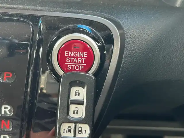 ホンダ Ｎ ＢＯＸ 2トーン カスタム G ターボLパッケージ 宮城県 2016(平28)年 8万km プレミアムホワイトパールⅡ あんしんパッケージ/●シティブレーキアクティブシステム/●前席用i-サイドエアバッグ＋サイドカーテンエアバッグ/リア右側パワースライドドア/リアシートスライド＋シートバックテーブル/ディスチャージヘッドライト(オートライトコントロール機構付)/オートリトラミラー/＝＝＝/ワンオーナー/純正ナビ/・ワンセグ/Bluetooth/CD/AM/FM/バックカメラ/ビルドインETC/クルーズコントロール/両側電動スライドドア/オートライト/LEDフォグランプ/LED室内灯/パドルシフト/革巻きステアリング/ターボ車/社外ドライブレコーダー/スマートキー×2本/保証書/取扱説明書