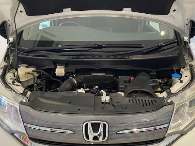 ホンダ ステップワゴン G 福井県 2016(平28)年 8万km ホワイトオーキッドパール 純正9インチナビ/フルセグTV/バックカメラ/フリップダウンモニター/クルーズコントロール/ETC/前後ドライブレコーダー/両側パワースライドドア/オートライト/HIDヘッドライト/社外AW付スタッドレスタイヤ車載/プッシュスタート/スマートキー×2/ステアリングスイッチ/純正フロアマット