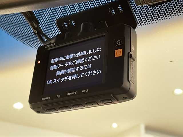 ホンダ ステップワゴン G 福井県 2016(平28)年 8万km ホワイトオーキッドパール 純正9インチナビ/フルセグTV/バックカメラ/フリップダウンモニター/クルーズコントロール/ETC/前後ドライブレコーダー/両側パワースライドドア/オートライト/HIDヘッドライト/社外AW付スタッドレスタイヤ車載/プッシュスタート/スマートキー×2/ステアリングスイッチ/純正フロアマット