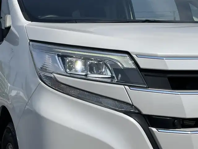 トヨタ ノア X 茨城県 2019(令1)年 4.7万km ホワイトパールクリスタルシャイン 純正ナビ/【AM・FM・TV・BT・SD・ＣＤ・ＤＶＤ】/Bカメラ/クルコン/前方ドラレコ/ステリモ/MTモード付AT/アイドリングストップ/両側パワスラ/オートライト/オートハイビーム/LEDライト/横滑り防止装置/レーンキープアシスト/衝突被害軽減システム/社外アルミホイール/電格ミラー/ウインカーミラー/ドアバイザー