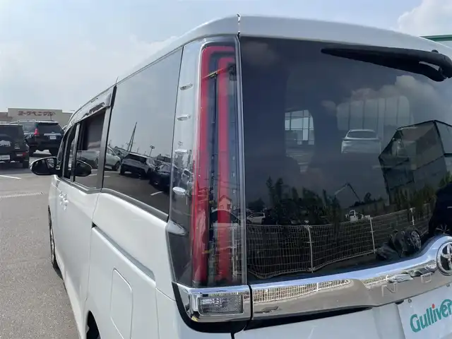 トヨタ ノア X 茨城県 2019(令1)年 4.7万km ホワイトパールクリスタルシャイン 純正ナビ/【AM・FM・TV・BT・SD・ＣＤ・ＤＶＤ】/Bカメラ/クルコン/前方ドラレコ/ステリモ/MTモード付AT/アイドリングストップ/両側パワスラ/オートライト/オートハイビーム/LEDライト/横滑り防止装置/レーンキープアシスト/衝突被害軽減システム/社外アルミホイール/電格ミラー/ウインカーミラー/ドアバイザー