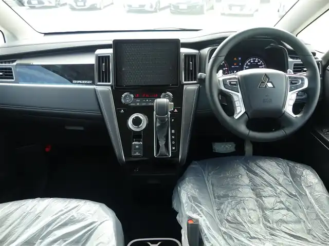 三菱 デリカＤ：５ シャモニー 千葉県 2025(令7)年 0.1千km 黒Ⅱ CHAMONIX (8人)　4WD　e-Assist/オリジナルナビ取付パッケージ＋リアモニター取付パッケージ(25/300)　ステップレス　（8人）/e-Assist/・衝突被害軽減ブレーキシステム（FCM）/・車線逸脱警報システム（LDW）/・誤発進抑制機能（前進＆後退時）（UMS）/・レーダークルーズコントロールシステム（ACC）/・オートマチックハイビーム[AHB]/エレクトリックテールゲート/両側パワースライドドア/運転席パワーシート/ハーフレザーシート/前席シートヒーター/革巻きステアリング/ステアリングスイッチ/パドルシフト/純正18インチアルミホイル/サイド/カーテンエアバッグ/キーレスオペレーションシステム