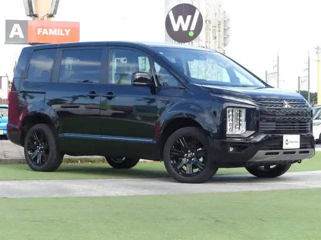 三菱 デリカＤ：５ シャモニー 千葉県 2025(令7)年 0.1千km 黒Ⅱ CHAMONIX (8人)　4WD　e-Assist/オリジナルナビ取付パッケージ＋リアモニター取付パッケージ(25/300)　ステップレス　（8人）/e-Assist/・衝突被害軽減ブレーキシステム（FCM）/・車線逸脱警報システム（LDW）/・誤発進抑制機能（前進＆後退時）（UMS）/・レーダークルーズコントロールシステム（ACC）/・オートマチックハイビーム[AHB]/エレクトリックテールゲート/両側パワースライドドア/運転席パワーシート/ハーフレザーシート/前席シートヒーター/革巻きステアリング/ステアリングスイッチ/パドルシフト/純正18インチアルミホイル/サイド/カーテンエアバッグ/キーレスオペレーションシステム
