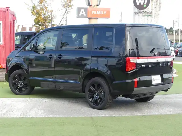 三菱 デリカＤ：５ シャモニー 千葉県 2025(令7)年 0.1千km 黒Ⅱ CHAMONIX (8人)　4WD　e-Assist/オリジナルナビ取付パッケージ＋リアモニター取付パッケージ(25/300)　ステップレス　（8人）/e-Assist/・衝突被害軽減ブレーキシステム（FCM）/・車線逸脱警報システム（LDW）/・誤発進抑制機能（前進＆後退時）（UMS）/・レーダークルーズコントロールシステム（ACC）/・オートマチックハイビーム[AHB]/エレクトリックテールゲート/両側パワースライドドア/運転席パワーシート/ハーフレザーシート/前席シートヒーター/革巻きステアリング/ステアリングスイッチ/パドルシフト/純正18インチアルミホイル/サイド/カーテンエアバッグ/キーレスオペレーションシステム