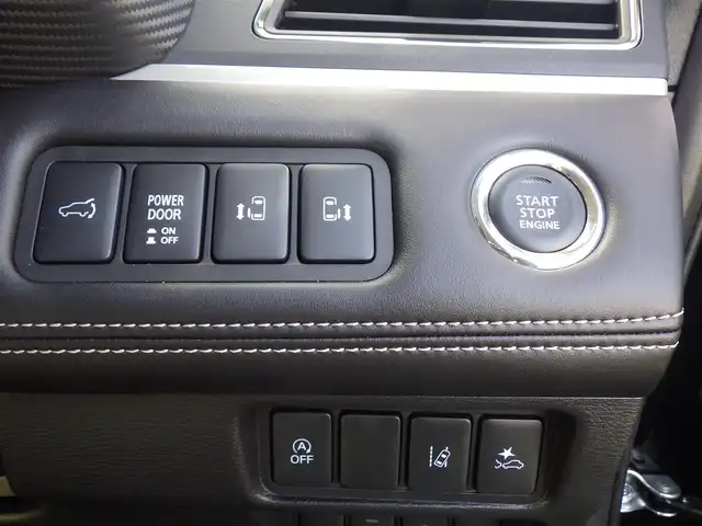 三菱 デリカＤ：５ シャモニー 千葉県 2025(令7)年 0.1千km 黒Ⅱ CHAMONIX (8人)　4WD　e-Assist/オリジナルナビ取付パッケージ＋リアモニター取付パッケージ(25/300)　ステップレス　（8人）/e-Assist/・衝突被害軽減ブレーキシステム（FCM）/・車線逸脱警報システム（LDW）/・誤発進抑制機能（前進＆後退時）（UMS）/・レーダークルーズコントロールシステム（ACC）/・オートマチックハイビーム[AHB]/エレクトリックテールゲート/両側パワースライドドア/運転席パワーシート/ハーフレザーシート/前席シートヒーター/革巻きステアリング/ステアリングスイッチ/パドルシフト/純正18インチアルミホイル/サイド/カーテンエアバッグ/キーレスオペレーションシステム