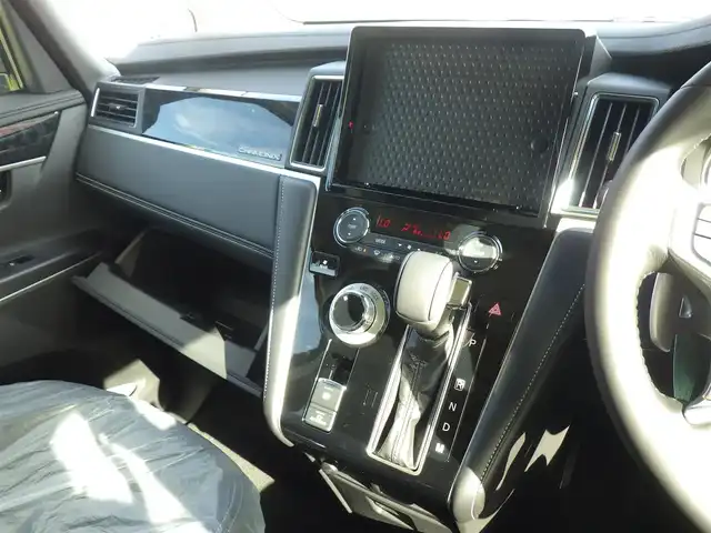 三菱 デリカＤ：５ シャモニー 千葉県 2025(令7)年 0.1千km 黒Ⅱ CHAMONIX (8人)　4WD　e-Assist/オリジナルナビ取付パッケージ＋リアモニター取付パッケージ(25/300)　ステップレス　（8人）/e-Assist/・衝突被害軽減ブレーキシステム（FCM）/・車線逸脱警報システム（LDW）/・誤発進抑制機能（前進＆後退時）（UMS）/・レーダークルーズコントロールシステム（ACC）/・オートマチックハイビーム[AHB]/エレクトリックテールゲート/両側パワースライドドア/運転席パワーシート/ハーフレザーシート/前席シートヒーター/革巻きステアリング/ステアリングスイッチ/パドルシフト/純正18インチアルミホイル/サイド/カーテンエアバッグ/キーレスオペレーションシステム