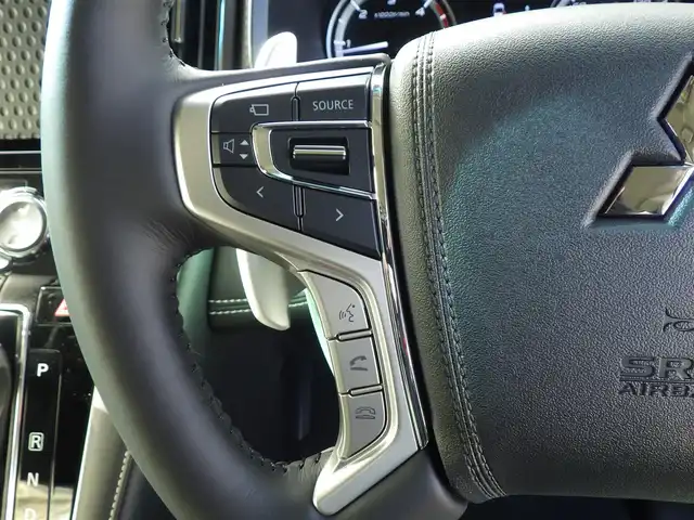 三菱 デリカＤ：５ シャモニー 千葉県 2025(令7)年 0.1千km 黒Ⅱ CHAMONIX (8人)　4WD　e-Assist/オリジナルナビ取付パッケージ＋リアモニター取付パッケージ(25/300)　ステップレス　（8人）/e-Assist/・衝突被害軽減ブレーキシステム（FCM）/・車線逸脱警報システム（LDW）/・誤発進抑制機能（前進＆後退時）（UMS）/・レーダークルーズコントロールシステム（ACC）/・オートマチックハイビーム[AHB]/エレクトリックテールゲート/両側パワースライドドア/運転席パワーシート/ハーフレザーシート/前席シートヒーター/革巻きステアリング/ステアリングスイッチ/パドルシフト/純正18インチアルミホイル/サイド/カーテンエアバッグ/キーレスオペレーションシステム