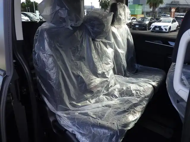 三菱 デリカＤ：５ シャモニー 千葉県 2025(令7)年 0.1千km 黒Ⅱ CHAMONIX (8人)　4WD　e-Assist/オリジナルナビ取付パッケージ＋リアモニター取付パッケージ(25/300)　ステップレス　（8人）/e-Assist/・衝突被害軽減ブレーキシステム（FCM）/・車線逸脱警報システム（LDW）/・誤発進抑制機能（前進＆後退時）（UMS）/・レーダークルーズコントロールシステム（ACC）/・オートマチックハイビーム[AHB]/エレクトリックテールゲート/両側パワースライドドア/運転席パワーシート/ハーフレザーシート/前席シートヒーター/革巻きステアリング/ステアリングスイッチ/パドルシフト/純正18インチアルミホイル/サイド/カーテンエアバッグ/キーレスオペレーションシステム