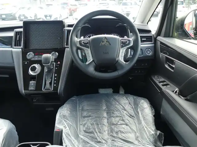 三菱 デリカＤ：５ シャモニー 千葉県 2025(令7)年 0.1千km 黒Ⅱ CHAMONIX (8人)　4WD　e-Assist/オリジナルナビ取付パッケージ＋リアモニター取付パッケージ(25/300)　ステップレス　（8人）/e-Assist/・衝突被害軽減ブレーキシステム（FCM）/・車線逸脱警報システム（LDW）/・誤発進抑制機能（前進＆後退時）（UMS）/・レーダークルーズコントロールシステム（ACC）/・オートマチックハイビーム[AHB]/エレクトリックテールゲート/両側パワースライドドア/運転席パワーシート/ハーフレザーシート/前席シートヒーター/革巻きステアリング/ステアリングスイッチ/パドルシフト/純正18インチアルミホイル/サイド/カーテンエアバッグ/キーレスオペレーションシステム