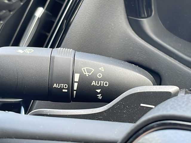 トヨタ クラウン ハイブリッド RS アドバンス 福岡県 2019(平31)年 1.5万km パール ・サンルーフ/・純正ナビ　フルセグ　DVD再生/・ハーフレザーシート/・純正１８インチアルミホイル/・純正ETC/・ヘッドアップディスププレイ/・ブラインドスポットモニター/・スマートキー/・プッシュスタートエンジン/・パワーシート/・ステアリングヒーター/・シートヒーター/・パドルシフト/・レーダークルーズコントロール