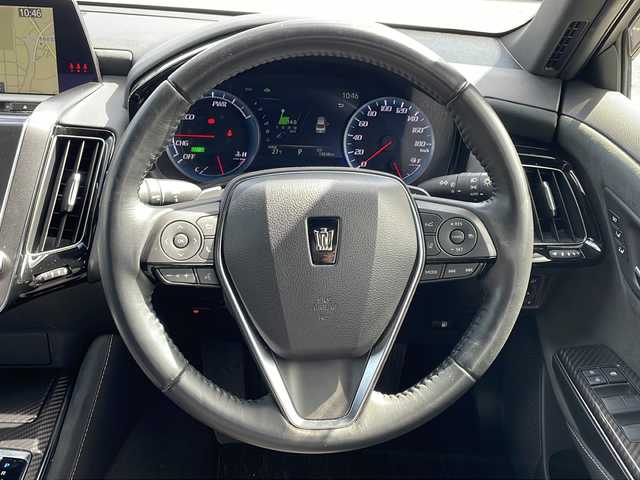 トヨタ クラウン ハイブリッド RS アドバンス 福岡県 2019(平31)年 1.5万km パール ・サンルーフ/・純正ナビ　フルセグ　DVD再生/・ハーフレザーシート/・純正１８インチアルミホイル/・純正ETC/・ヘッドアップディスププレイ/・ブラインドスポットモニター/・スマートキー/・プッシュスタートエンジン/・パワーシート/・ステアリングヒーター/・シートヒーター/・パドルシフト/・レーダークルーズコントロール
