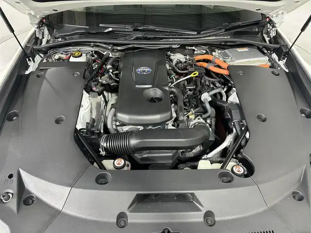 トヨタ クラウン ハイブリッド RS アドバンス 佐賀県 2019(平31)年 1.5万km ホワイトパールクリスタルシャイン 純正8インチナビ/フルセグTV/CD/DVD/Bluetooth/サンルーフ/衝突被害軽減システム/ブラインドスポットモニター/パーキングサポートブレーキ/レーダークルーズコントロール/レーンアシスト/ヘッドアップディスプレイ/ロードサインアシスト/オートライト/オートマチックハイビーム/LEDヘッドライト/LEDフォグライト/電子パーキング/ブレーキホールド/パドルシフト/ビルトインETC/ステアリングヒーター/運転席・助手席シートヒーター/運転席・助手席パワーシート/メモリーシート/ハーフレザーシート/純正18インチアルミホイール/純正フロアマット/スマートキー