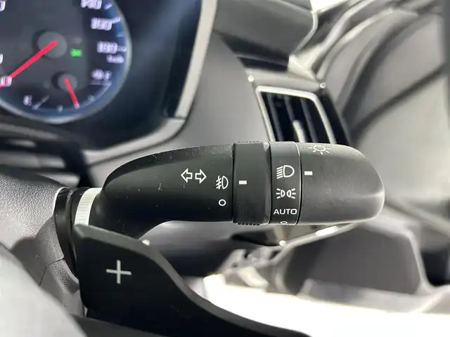 トヨタ クラウン ハイブリッド RS アドバンス 佐賀県 2019(平31)年 1.5万km ホワイトパールクリスタルシャイン 純正8インチナビ/フルセグTV/CD/DVD/Bluetooth/サンルーフ/衝突被害軽減システム/ブラインドスポットモニター/パーキングサポートブレーキ/レーダークルーズコントロール/レーンアシスト/ヘッドアップディスプレイ/ロードサインアシスト/オートライト/オートマチックハイビーム/LEDヘッドライト/LEDフォグライト/電子パーキング/ブレーキホールド/パドルシフト/ビルトインETC/ステアリングヒーター/運転席・助手席シートヒーター/運転席・助手席パワーシート/メモリーシート/ハーフレザーシート/純正18インチアルミホイール/純正フロアマット/スマートキー