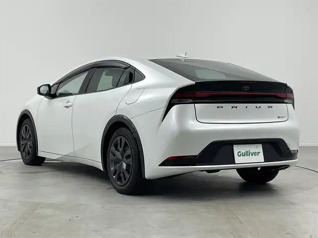 トヨタ プリウス Z 愛知県 2023(令5)年 0.2万km プラチナホワイトパールマイカ 純正１２．３インチディスプレイオーディオ/ナビ　Bluetooth フルセグTV Miracast USB/アラウンドビューモニター/トヨタセーフティーセンス　/アダプティブクルーズコントロール　/パワーバックドア　/レーントレーシングアシスト/ステアリングヒーター/ロードサインアシスト/オービスレーダー/置くだけ充電/前席シートヒーター　/前席シートベンチレーター　/アドバンスドパーク
