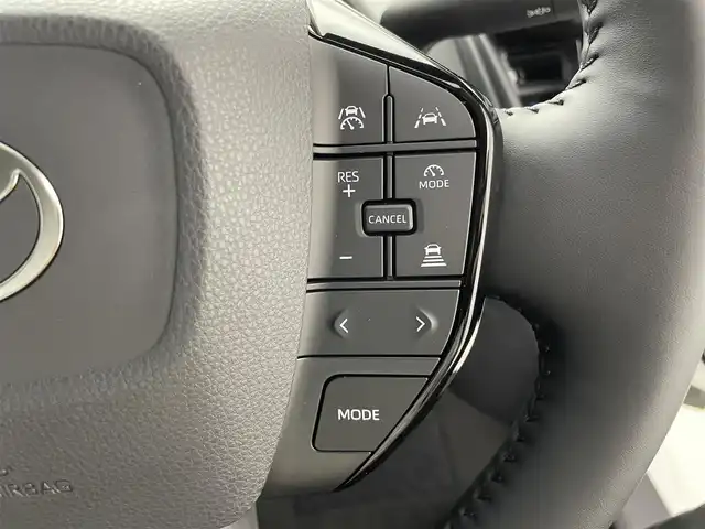 トヨタ プリウス Z 愛知県 2023(令5)年 0.2万km プラチナホワイトパールマイカ 純正１２．３インチディスプレイオーディオ/ナビ　Bluetooth フルセグTV Miracast USB/アラウンドビューモニター/トヨタセーフティーセンス　/アダプティブクルーズコントロール　/パワーバックドア　/レーントレーシングアシスト/ステアリングヒーター/ロードサインアシスト/オービスレーダー/置くだけ充電/前席シートヒーター　/前席シートベンチレーター　/アドバンスドパーク