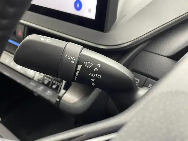 トヨタ プリウス Z 愛知県 2023(令5)年 0.2万km プラチナホワイトパールマイカ 純正１２．３インチディスプレイオーディオ/ナビ　Bluetooth フルセグTV Miracast USB/アラウンドビューモニター/トヨタセーフティーセンス　/アダプティブクルーズコントロール　/パワーバックドア　/レーントレーシングアシスト/ステアリングヒーター/ロードサインアシスト/オービスレーダー/置くだけ充電/前席シートヒーター　/前席シートベンチレーター　/アドバンスドパーク