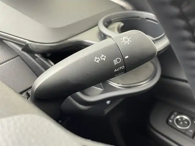 トヨタ プリウス Z 愛知県 2023(令5)年 0.2万km プラチナホワイトパールマイカ 純正１２．３インチディスプレイオーディオ/ナビ　Bluetooth フルセグTV Miracast USB/アラウンドビューモニター/トヨタセーフティーセンス　/アダプティブクルーズコントロール　/パワーバックドア　/レーントレーシングアシスト/ステアリングヒーター/ロードサインアシスト/オービスレーダー/置くだけ充電/前席シートヒーター　/前席シートベンチレーター　/アドバンスドパーク