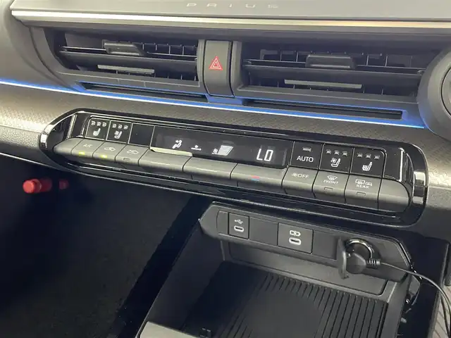 トヨタ プリウス Z 愛知県 2023(令5)年 0.2万km プラチナホワイトパールマイカ 純正１２．３インチディスプレイオーディオ/ナビ　Bluetooth フルセグTV Miracast USB/アラウンドビューモニター/トヨタセーフティーセンス　/アダプティブクルーズコントロール　/パワーバックドア　/レーントレーシングアシスト/ステアリングヒーター/ロードサインアシスト/オービスレーダー/置くだけ充電/前席シートヒーター　/前席シートベンチレーター　/アドバンスドパーク