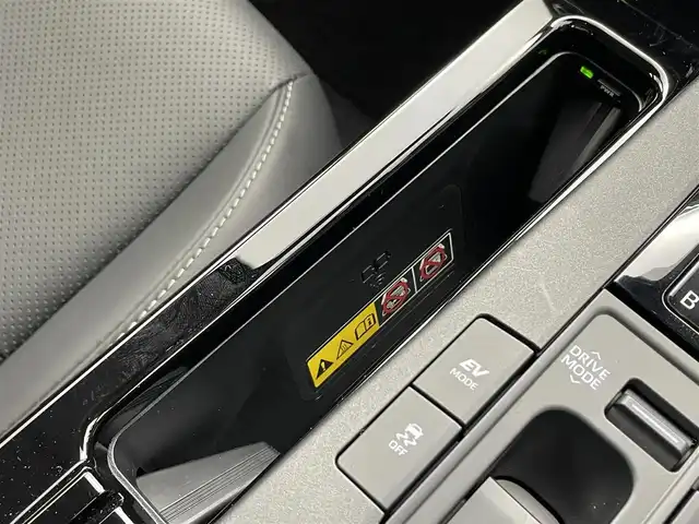 トヨタ プリウス Z 愛知県 2023(令5)年 0.2万km プラチナホワイトパールマイカ 純正１２．３インチディスプレイオーディオ/ナビ　Bluetooth フルセグTV Miracast USB/アラウンドビューモニター/トヨタセーフティーセンス　/アダプティブクルーズコントロール　/パワーバックドア　/レーントレーシングアシスト/ステアリングヒーター/ロードサインアシスト/オービスレーダー/置くだけ充電/前席シートヒーター　/前席シートベンチレーター　/アドバンスドパーク