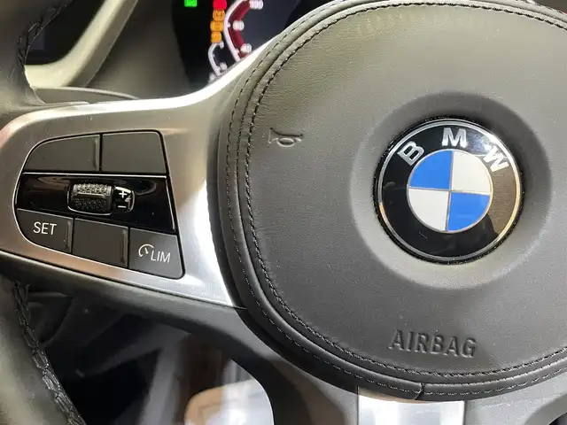 ＢＭＷ １１８ｄ Mスポーツ EDジョイ+ 岩手県 2020(令2)年 3.7万km ミネラルグレー ディーゼルターボ/8速AT/衝突回避・被害軽減ブレーキ/レーンアシスト/パーキングアシスト/コーナーセンサー/ダイナミックスタビリティアシスト/ダイナミックトラクションコントロール/可変スピードリミッター/クロストラフィックウォーニング/ワイヤレスチャージング/運転席メモリ機能付きパワーシート/10.25インチナビ/バックカメラ/ドライブレコーダー/ETC/LEDヘッドライト/フロント・リヤフォグランプ/純正18インチアルミホイール