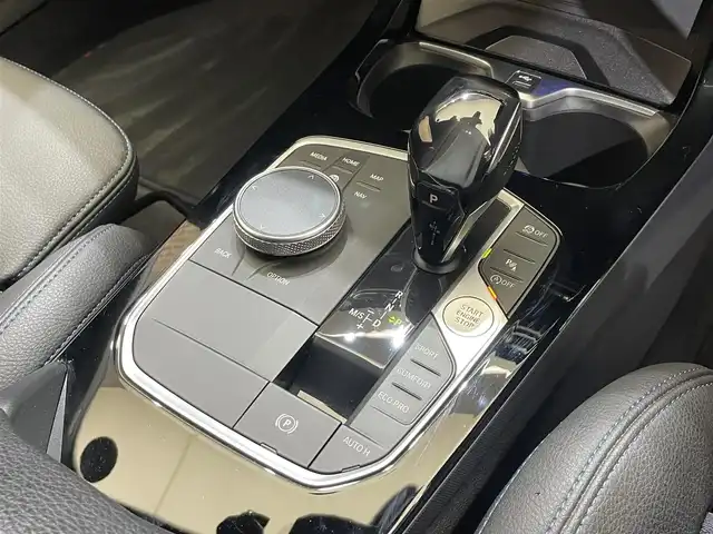 ＢＭＷ １１８ｄ Mスポーツ EDジョイ+ 岩手県 2020(令2)年 3.7万km ミネラルグレー ディーゼルターボ/8速AT/衝突回避・被害軽減ブレーキ/レーンアシスト/パーキングアシスト/コーナーセンサー/ダイナミックスタビリティアシスト/ダイナミックトラクションコントロール/可変スピードリミッター/クロストラフィックウォーニング/ワイヤレスチャージング/運転席メモリ機能付きパワーシート/10.25インチナビ/バックカメラ/ドライブレコーダー/ETC/LEDヘッドライト/フロント・リヤフォグランプ/純正18インチアルミホイール
