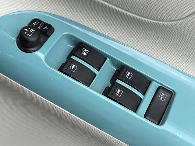 ダイハツ ムーヴ キャンバス X LTD メイクアップ SA Ⅲ 三重県 2017(平29)年 2.1万km パールホワイトⅢ/ファインミントメタリック 2トーン 純正ナビ/バックカメラ/両側パワースライドドア/USB給電/オートハイビーム/オートライト/純正フロアマット/ステアリングスイッチ/純正ホイールキャップ/衝突軽減ブレーキ/レーンキープアシスト/電動格納ミラー/禁煙車