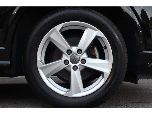 アウディ Ｑ２ 30TFSIスポーツ 大分県 2020(令2)年 3.1万km 黒 ワンオーナー/Audiプレセンス/アダプティブクルーズコントロール/純正ナビ/ＣａｒＰｌａｙ/地デジ/Bluetooth/ＵＳＢ/ＣＤ／ＤＶＤ/バックカメラ/シートヒーター/ＬＥＤヘッドライト/オートハイビーム/純正１７インチＡＷ/ＥＴＣ/純正ドライブレコーダー