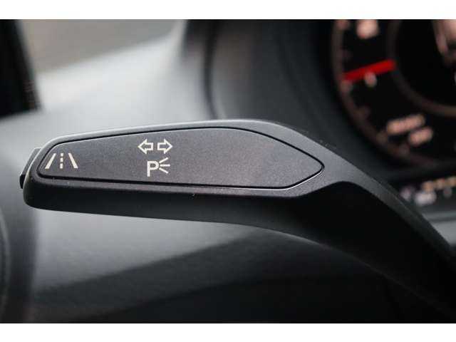 アウディ Ｑ２ 30TFSIスポーツ 大分県 2020(令2)年 3.1万km 黒 ワンオーナー/Audiプレセンス/アダプティブクルーズコントロール/純正ナビ/ＣａｒＰｌａｙ/地デジ/Bluetooth/ＵＳＢ/ＣＤ／ＤＶＤ/バックカメラ/シートヒーター/ＬＥＤヘッドライト/オートハイビーム/純正１７インチＡＷ/ＥＴＣ/純正ドライブレコーダー