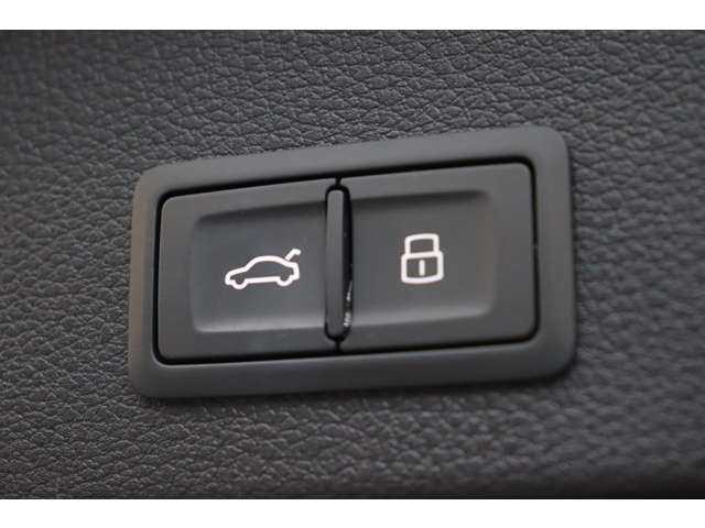 アウディ Ｑ２ 30TFSIスポーツ 大分県 2020(令2)年 3.1万km 黒 ワンオーナー/Audiプレセンス/アダプティブクルーズコントロール/純正ナビ/ＣａｒＰｌａｙ/地デジ/Bluetooth/ＵＳＢ/ＣＤ／ＤＶＤ/バックカメラ/シートヒーター/ＬＥＤヘッドライト/オートハイビーム/純正１７インチＡＷ/ＥＴＣ/純正ドライブレコーダー