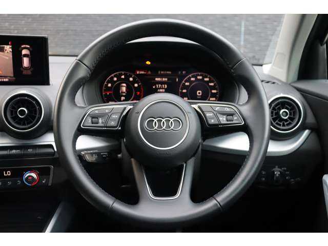 アウディ Ｑ２ 30TFSIスポーツ 大分県 2020(令2)年 3.1万km 黒 ワンオーナー/Audiプレセンス/アダプティブクルーズコントロール/純正ナビ/ＣａｒＰｌａｙ/地デジ/Bluetooth/ＵＳＢ/ＣＤ／ＤＶＤ/バックカメラ/シートヒーター/ＬＥＤヘッドライト/オートハイビーム/純正１７インチＡＷ/ＥＴＣ/純正ドライブレコーダー