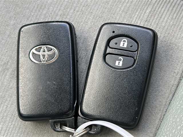 トヨタ プリウス G 佐賀県 2014(平26)年 14万km レッドマイカメタリック ワンオーナー/純正ナビ/ワンセグTV/CD/DVD/Bluetooth/FM/AM/バックカメラ/ETC/D席パワーシート/ステアリングリモコン/純正LED/純正フロアマット/純正フォグライト/新車時保証書/取扱説明書/スペアキー1本/トヨタセーフティセンス/・レーダークルーズコントロール/・クリアランスソナー