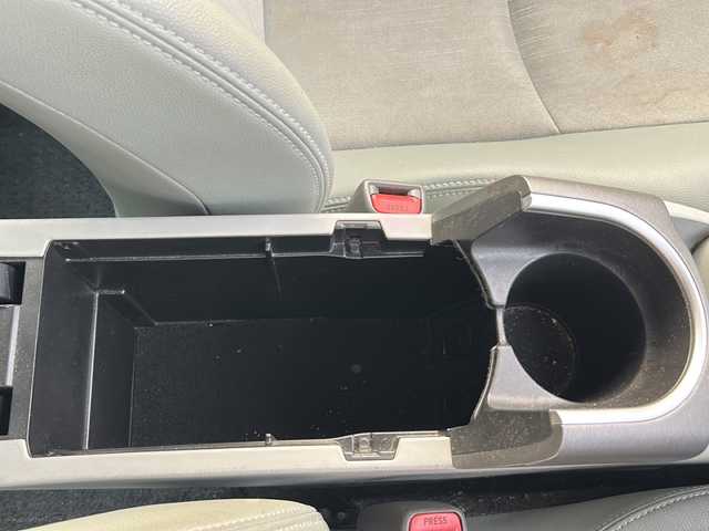 トヨタ プリウス G 佐賀県 2014(平26)年 14万km レッドマイカメタリック ワンオーナー/純正ナビ/ワンセグTV/CD/DVD/Bluetooth/FM/AM/バックカメラ/ETC/D席パワーシート/ステアリングリモコン/純正LED/純正フロアマット/純正フォグライト/新車時保証書/取扱説明書/スペアキー1本/トヨタセーフティセンス/・レーダークルーズコントロール/・クリアランスソナー