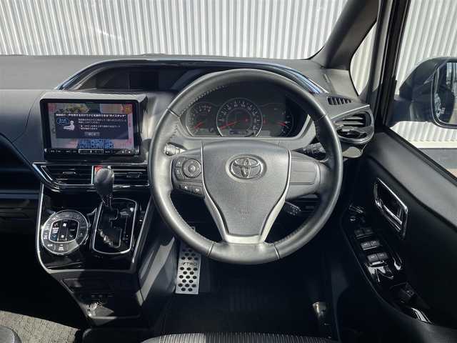 トヨタ ヴォクシー ZS 煌Ⅱ 福岡県 2019(令1)年 8万km ブラック アルパインナビ・TV/フルセグ/DVD再生OK/Bluetooth接続/ETC/LEDヘッドライト/フォグ/オートライト/両側電動スライドドア/純正フロアマット/バックカメラ/社外18インチAW/USB・HDM端子/ドライブレコーダー/コーナーセンサー/電格ミラー/ミラーウィンカー/オートエアコン/Bドアイージークローザー