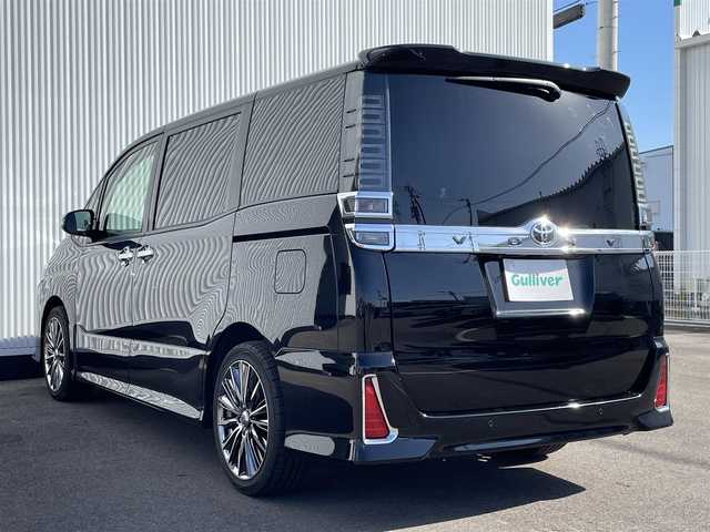 トヨタ ヴォクシー ZS 煌Ⅱ 福岡県 2019(令1)年 8万km ブラック アルパインナビ・TV/フルセグ/DVD再生OK/Bluetooth接続/ETC/LEDヘッドライト/フォグ/オートライト/両側電動スライドドア/純正フロアマット/バックカメラ/社外18インチAW/USB・HDM端子/ドライブレコーダー/コーナーセンサー/電格ミラー/ミラーウィンカー/オートエアコン/Bドアイージークローザー