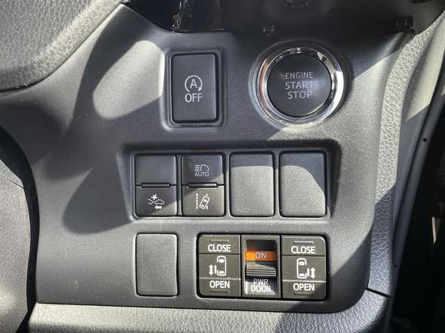 トヨタ ヴォクシー ZS 煌Ⅱ 福岡県 2019(令1)年 8万km ブラック アルパインナビ・TV/フルセグ/DVD再生OK/Bluetooth接続/ETC/LEDヘッドライト/フォグ/オートライト/両側電動スライドドア/純正フロアマット/バックカメラ/社外18インチAW/USB・HDM端子/ドライブレコーダー/コーナーセンサー/電格ミラー/ミラーウィンカー/オートエアコン/Bドアイージークローザー