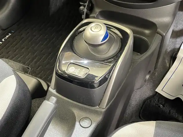 日産 ノート e－パワーX FOUR Vセレ 岩手県 2020(令2)年 4.6万km インペリアルアンバーP ワンオーナー/４WD/アラウンドビューモニター/エマージェンシーブレーキ/レーンアシスト/前後ソナー/ハイビームアシスト/インテリジェントルームミラー/ヒルスタートアシスト/横滑り防止装置/純正ナビ/ステアリングスイッチ/フルセグTV/ドライブレコーダー/LEDヘッドライト/純正１５インチアルミホイール/エンジンスターター/車両接近通報装置/オートエアコン