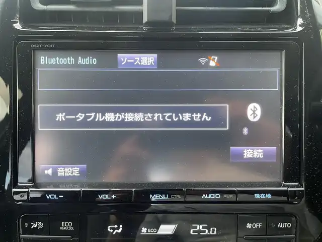 トヨタ プリウス S ツーリングセレクション 群馬県 2016(平28)年 5万km ホワイトパールクリスタルシャイン 純正SDナビ、地デジ、Bluetooth、CD、DVD/　（DSZT-YC4T）/バックカメラ/プリクラッシュセーフティ/レーダークルーズコントロール/革巻きステア/LEDヘッドライト/ビルトインETC/スマートキー×１/合皮シート/前席シートヒーター/ウインカーミラー/ドアバイザー/純正ドライブレコーダー（前方録画）/TVキャンセラー/オートマチックハイビーム/W・サイド・カーテンエアバッグ/整備手帳、取説