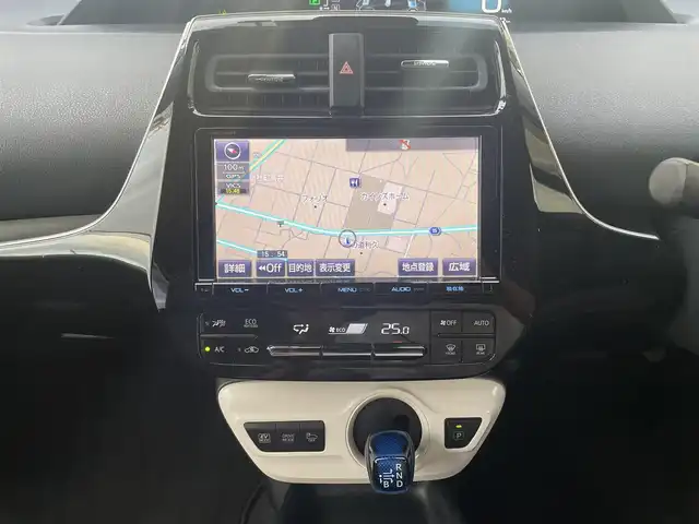 トヨタ プリウス S ツーリングセレクション 群馬県 2016(平28)年 5万km ホワイトパールクリスタルシャイン 純正SDナビ、地デジ、Bluetooth、CD、DVD/　（DSZT-YC4T）/バックカメラ/プリクラッシュセーフティ/レーダークルーズコントロール/革巻きステア/LEDヘッドライト/ビルトインETC/スマートキー×１/合皮シート/前席シートヒーター/ウインカーミラー/ドアバイザー/純正ドライブレコーダー（前方録画）/TVキャンセラー/オートマチックハイビーム/W・サイド・カーテンエアバッグ/整備手帳、取説