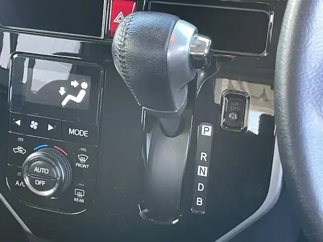 トヨタ タンク カスタムG－T 東京都 2017(平29)年 6.4万km ブラックマイカメタリック TRDエアロパーツ/社外ナビ/フルセグTV/クルーズコントロール/両側電動スライドドア/ETC/純正フロアマット/純正サイドバイザー/衝突軽減装置/横滑り防止装置/スマートキー/オートライト/LEDライト/フォグライト