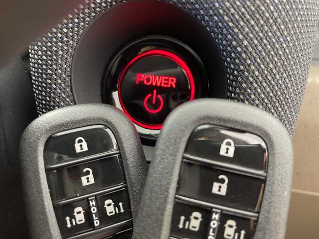 ホンダ フリード ハイブリット e:HEV AIR EX 群馬県 2025(令7)年 0.1千km メテオロイドグレーメタリック 禁煙車　バックカメラ　純正メモリナビ　アダプティブクルーズコントロール　横滑り防止装置　衝突被害軽減システム　両側パワースライドドア　前後コーナーセンサー　シートヒーター　LEDライト　オートライト