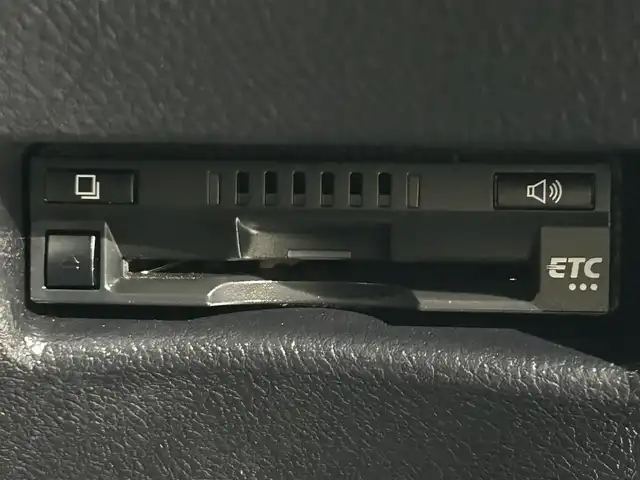 トヨタ シエンタ ハイブリッド G セーフティエディションⅡ 愛知県 2021(令3)年 4.3万km センシュアルレッドマイカ 純正９インチナビ　/(Bluetooth/フルセグTV/SD/FM/SM/CD・DVD再生）/純正１２インチフリップダウンモニター　/トヨタセーフティセンス/　　-プリクラッシュセーフティ/　　-レーンディパーチャーアラート/　　-オートマチックハイビーム　/両側パワースライドドア　/シートヒーター　/ビルトインＥＴＣ　/バックカメラ　/ステアリングヒーター　/クルーズコントロール　/ＬＥＤヘッドライト/LEDフォグランプ/USB接続/純正フロアマット