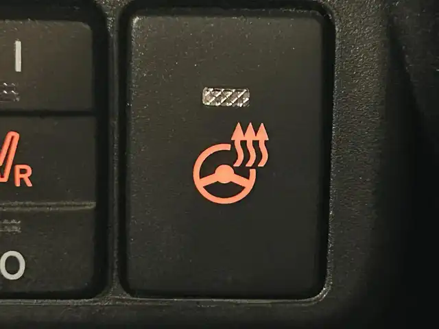 トヨタ シエンタ ハイブリッド G セーフティエディションⅡ 愛知県 2021(令3)年 4.3万km センシュアルレッドマイカ 純正９インチナビ　/(Bluetooth/フルセグTV/SD/FM/SM/CD・DVD再生）/純正１２インチフリップダウンモニター　/トヨタセーフティセンス/　　-プリクラッシュセーフティ/　　-レーンディパーチャーアラート/　　-オートマチックハイビーム　/両側パワースライドドア　/シートヒーター　/ビルトインＥＴＣ　/バックカメラ　/ステアリングヒーター　/クルーズコントロール　/ＬＥＤヘッドライト/LEDフォグランプ/USB接続/純正フロアマット