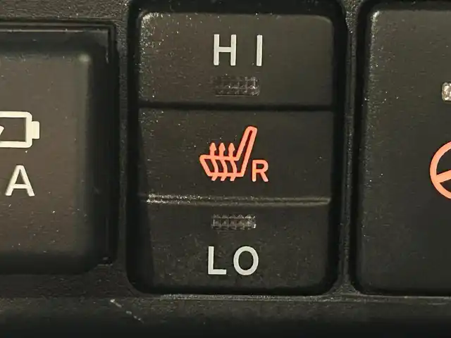 トヨタ シエンタ ハイブリッド G セーフティエディションⅡ 愛知県 2021(令3)年 4.3万km センシュアルレッドマイカ 純正９インチナビ　/(Bluetooth/フルセグTV/SD/FM/SM/CD・DVD再生）/純正１２インチフリップダウンモニター　/トヨタセーフティセンス/　　-プリクラッシュセーフティ/　　-レーンディパーチャーアラート/　　-オートマチックハイビーム　/両側パワースライドドア　/シートヒーター　/ビルトインＥＴＣ　/バックカメラ　/ステアリングヒーター　/クルーズコントロール　/ＬＥＤヘッドライト/LEDフォグランプ/USB接続/純正フロアマット